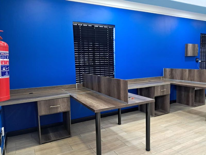 Prime Office Space in a High-Exposure Business Location - Photo 2