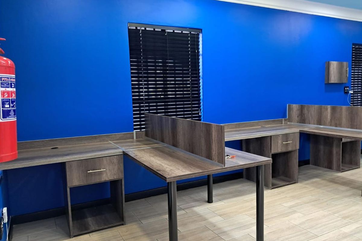 Prime Office Space in a High-Exposure Business Location - Photo 2