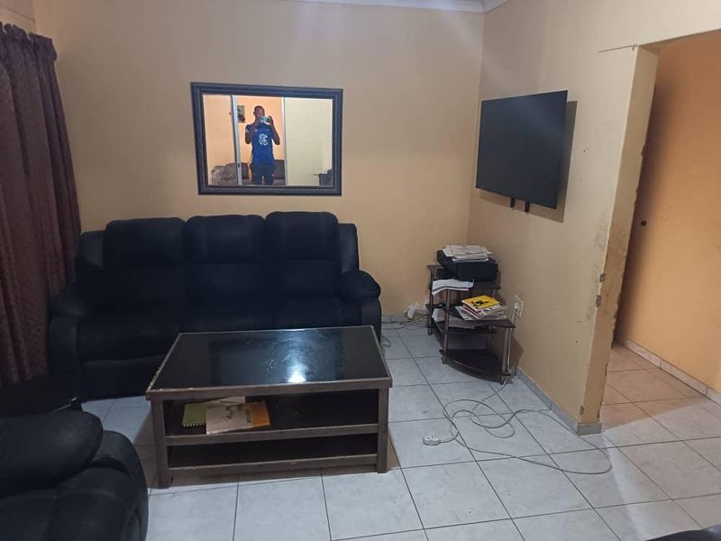 Buy a 5 bedroom house in Ondangwa, Extension2❗️ N$ 1300 000 cost exclusive - Photo 8