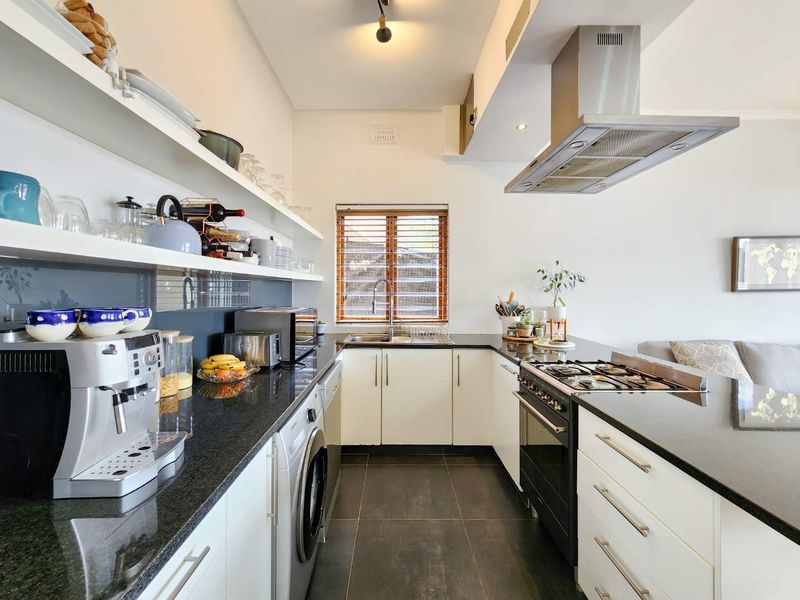 Sea Point Living In A Lovely Small Block - Photo 8