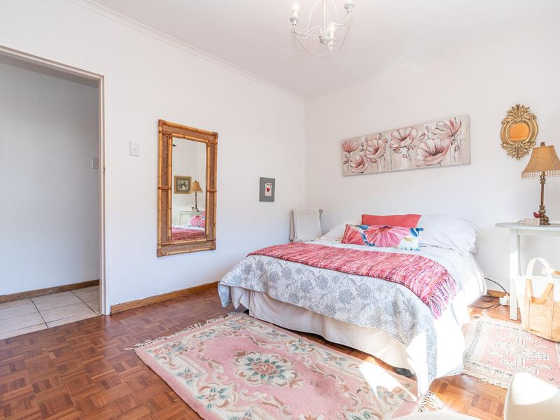 Tamboerskloof Gem with Garage - Photo 8