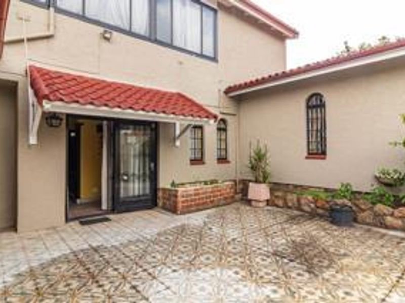Premier Multi-Dwelling Estate in Oakdene Hills – Scenic Views, Private Sanctuary & Income Potential! - Photo 2