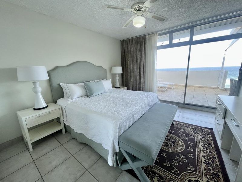 Hendra - Fully Furnished Beachfront Apartment with Stunning Sea Views - Photo 4