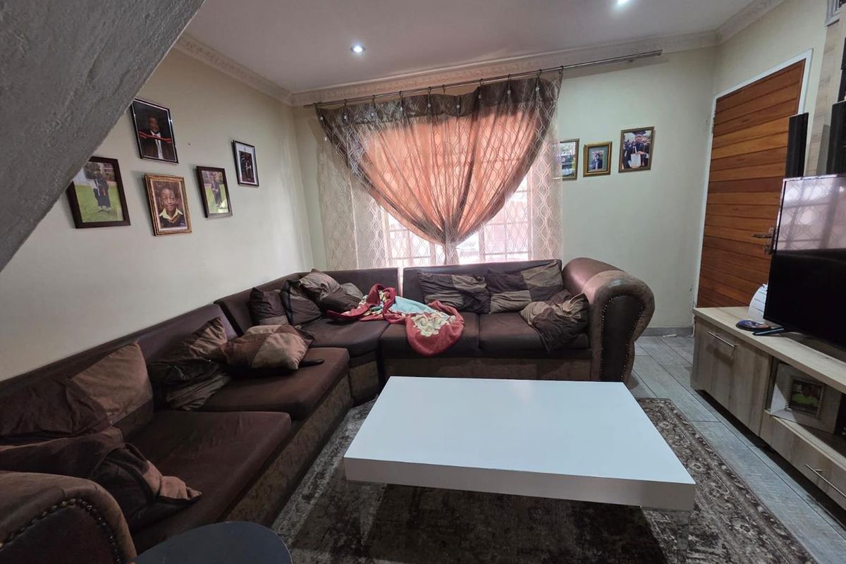 Spacious 3-Bedroom Home in a Perfectly Managed Estate - Photo 5