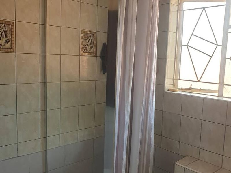 FREESTANDING HOUSE FOR SALE WINDHOEK WEST - Photo 5