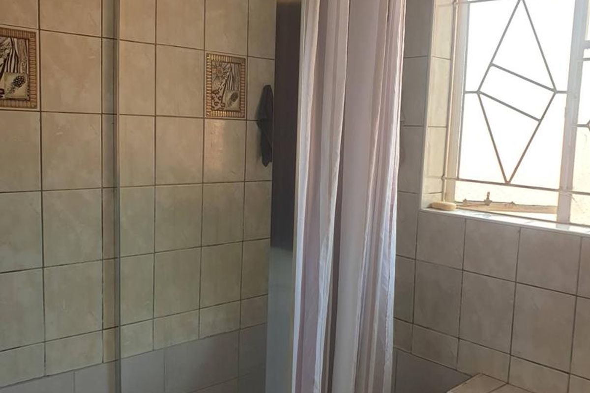 FREESTANDING HOUSE FOR SALE WINDHOEK WEST - Photo 5