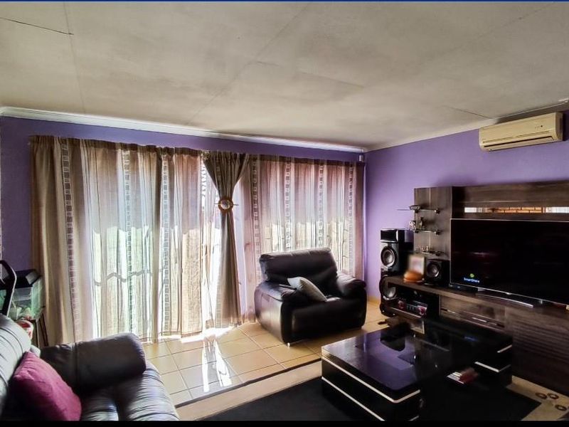 Simplex Townhouse for sale - Photo 5