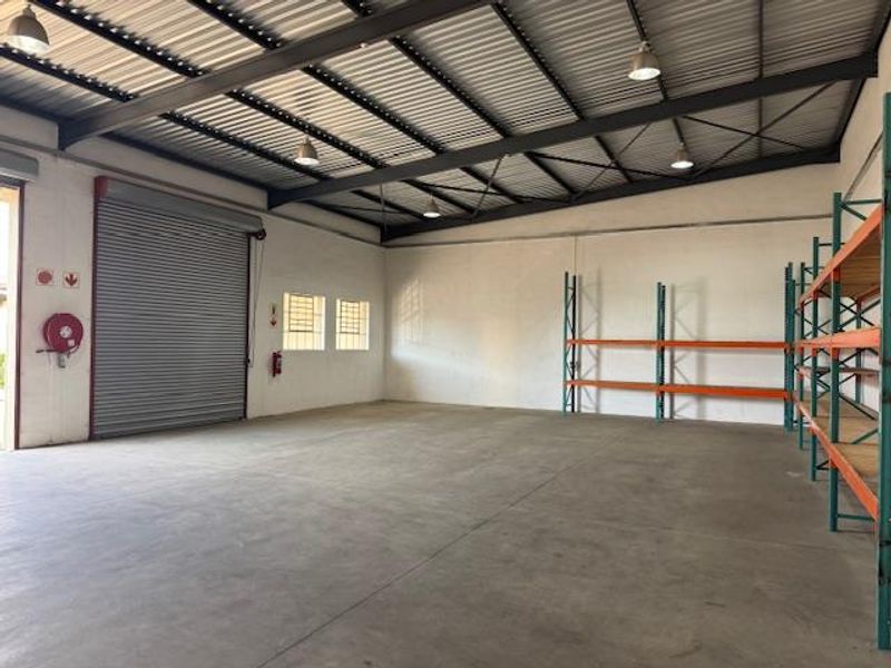 TO LET | Warehouse with Office Component - Photo 5