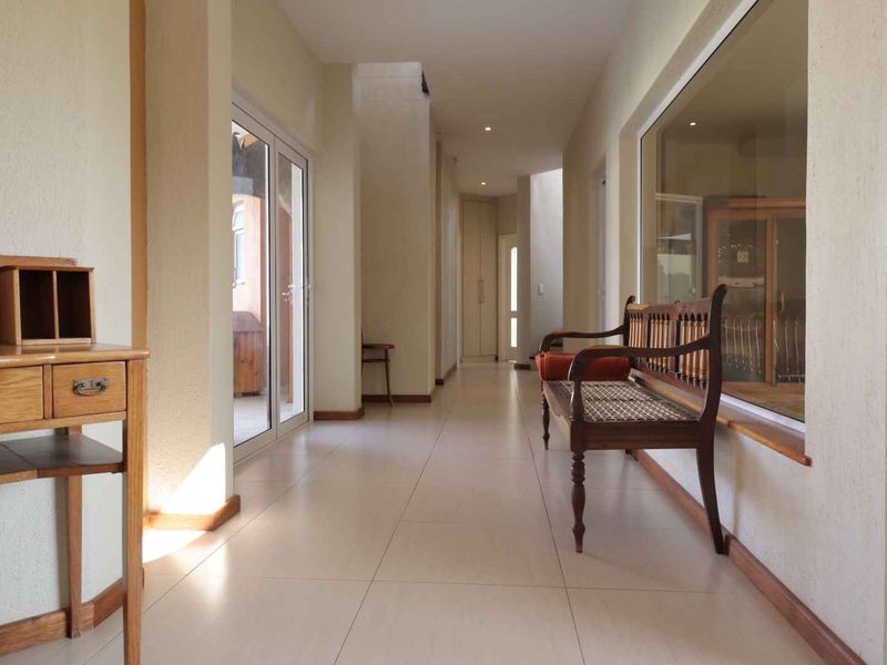 Luxury Family Home with Heated Indoor Pool, Sauna, and Private Garden - Rössmund, Namibia - Photo 2