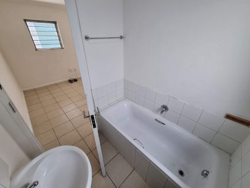 Unfurnished 2-Bedroom Duplex Apartment for Rent in Maitland - Photo 6