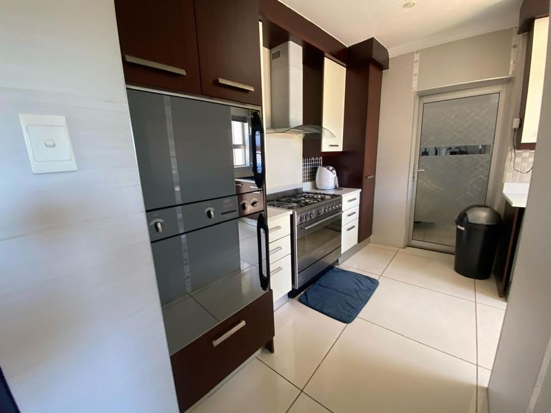 Three Bedroom House for Rent - Photo 4