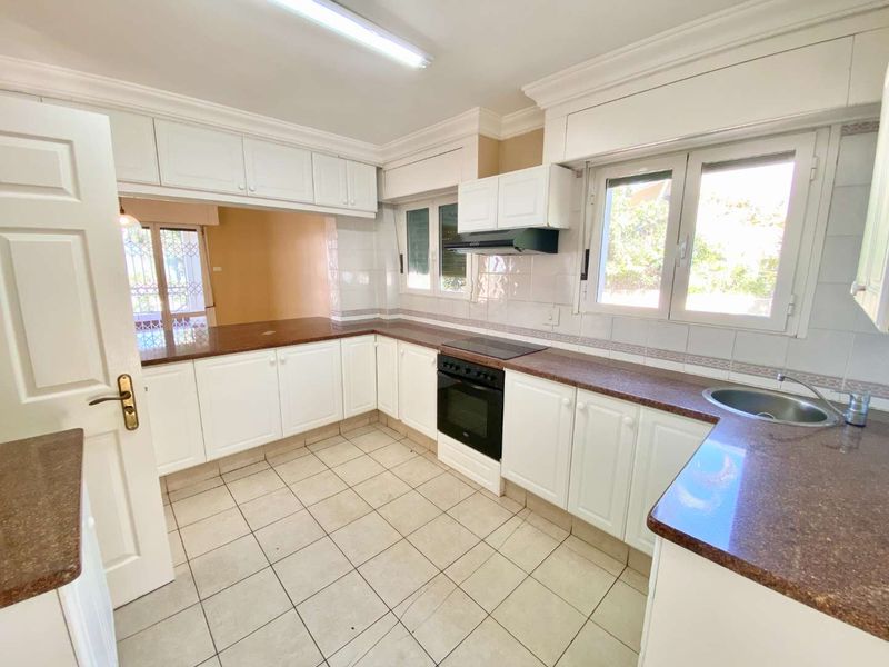 Hendra Estates - Rare Find! Large Family home To Rent With Flat and Staff Accom In Umhlanga - Photo 5