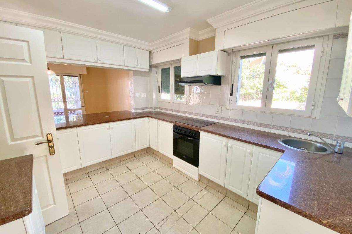 Hendra Estates - Rare Find! Large Family home To Rent With Flat and Staff Accom In Umhlanga - Photo 5
