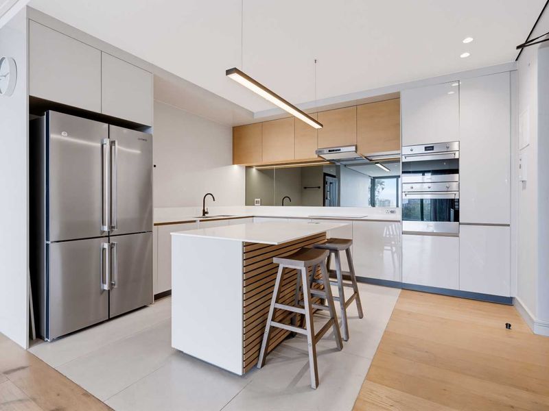 Modern 2-Bedroom Apartment with Two Parking Bays in Green Point - Photo 5