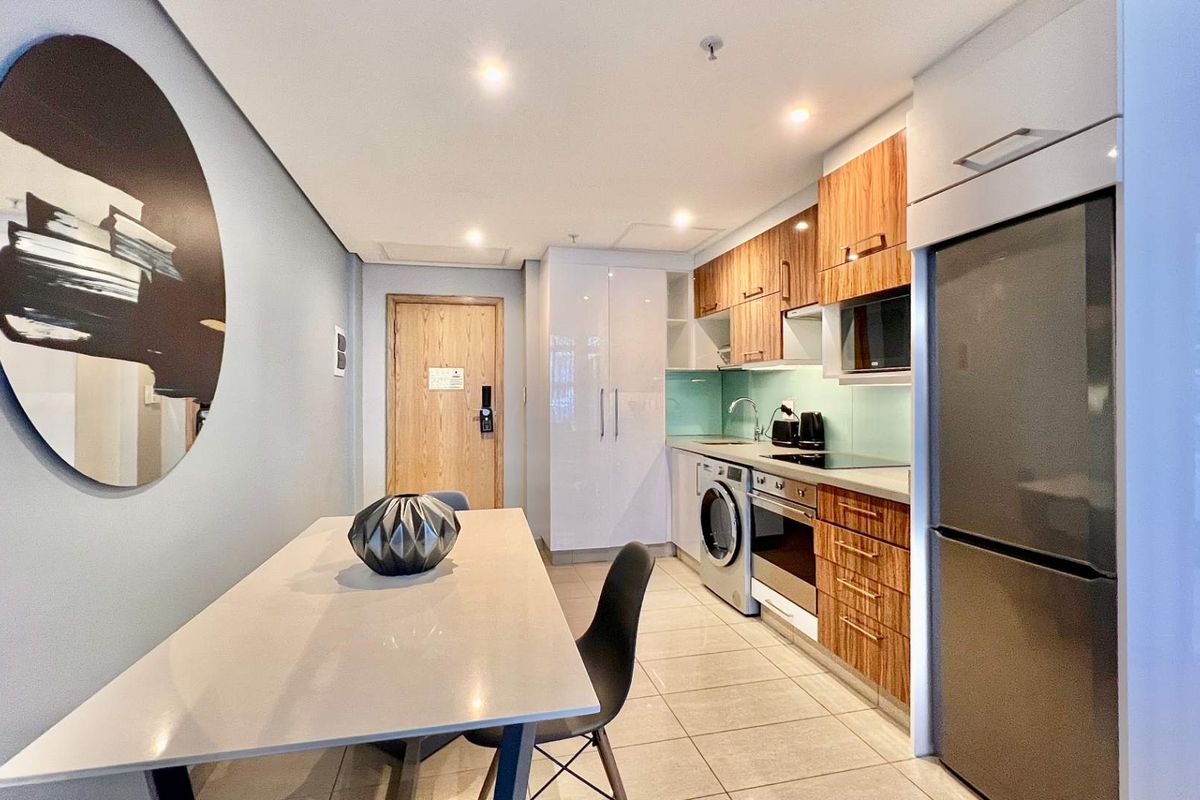 2 BEDROOM | 2 BATHROOM APARTMENT - Photo 5