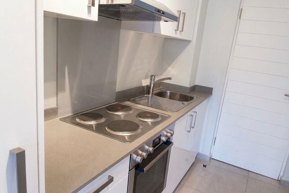 MODERN ONE BEDROOM APARTMENT IN ISABEL ESTATE - Photo 3
