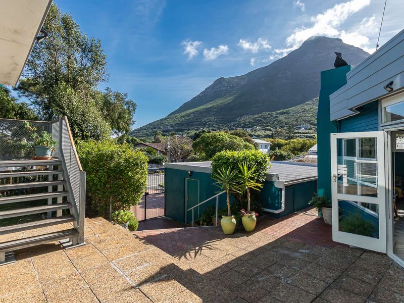 Exclusive Sole Agency a hidden Gem 800m from the beach Guesthouse or Large Family Home - Photo 2