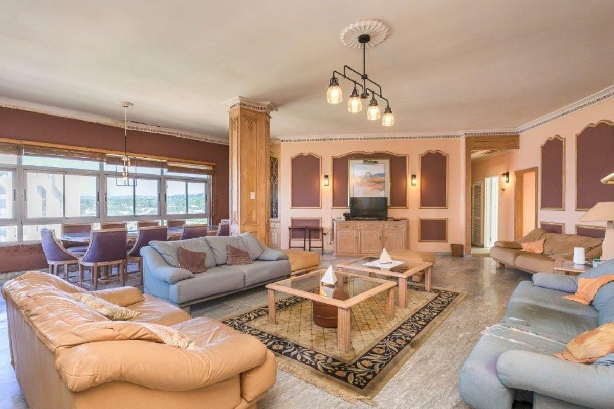 Premier Penthouse on Umhlanga Beachfront – A Rare Renovator’s Dream! - Photo 4