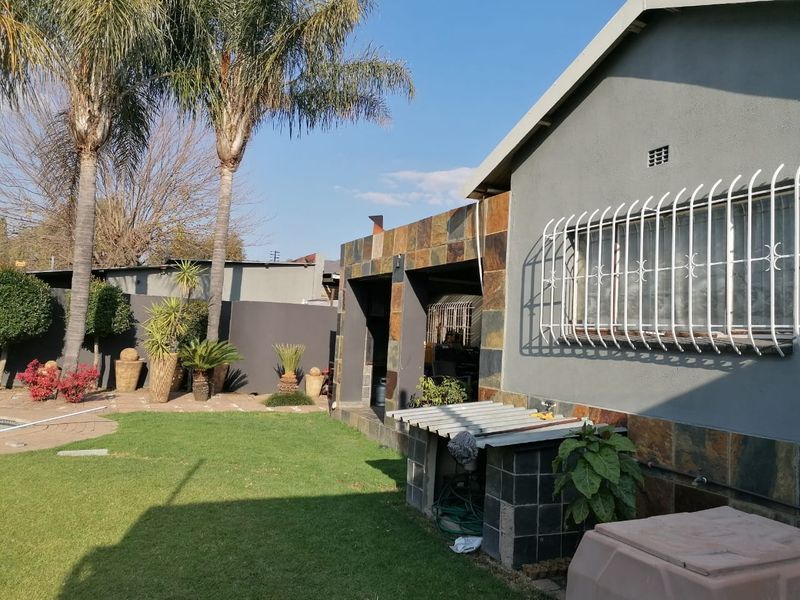 2 Homes, Huge Parking, Off Grid Water - DONT' MISS OUT... - Photo 3