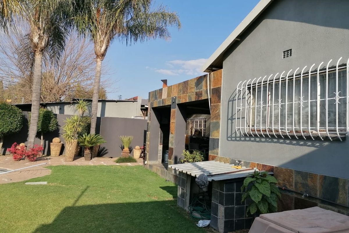 2 Homes, Huge Parking, Off Grid Water - DONT' MISS OUT... - Photo 3