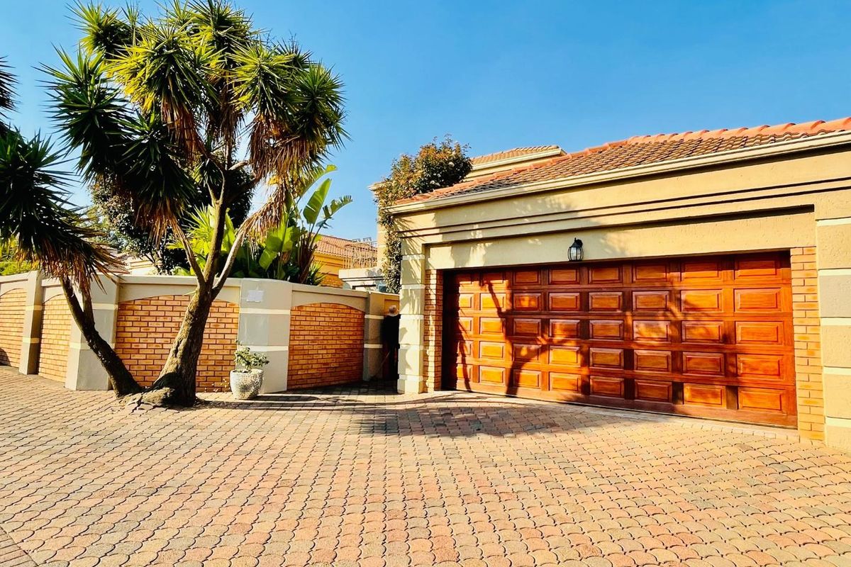 Elegant 3-Bedroom Cluster in Secure Bartlett Estate - Photo 3