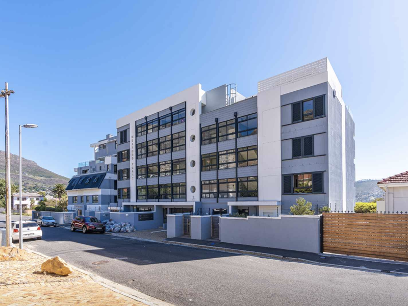 Beautiful Two Bed Apartment with Panoramic Mountain views - Photo 2