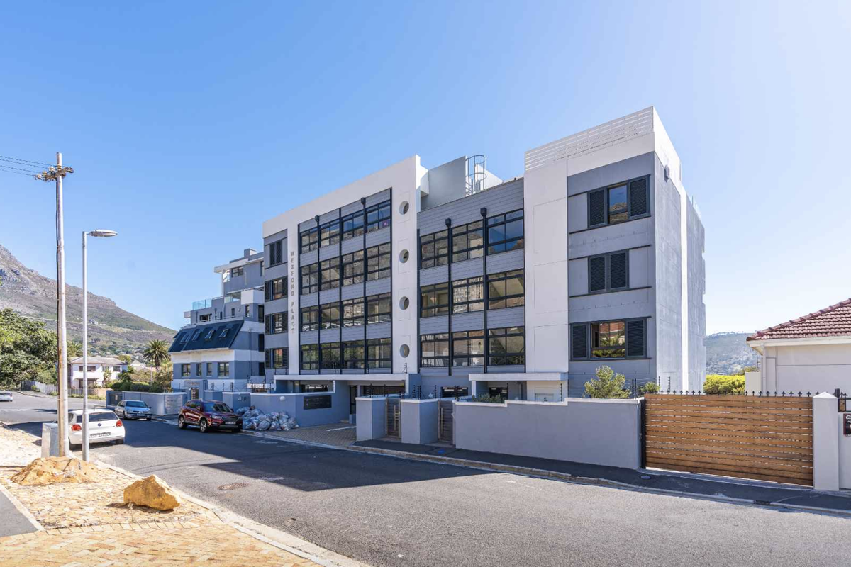 Beautiful Two Bed Apartment with Panoramic Mountain views - Photo 2