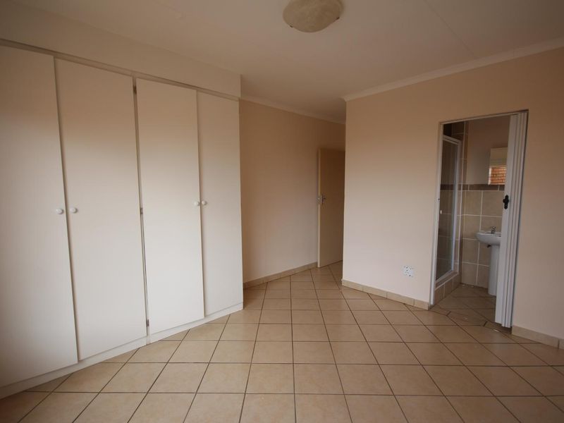 Perfect 3Bedroom 2nd floor apartment! - Photo 9