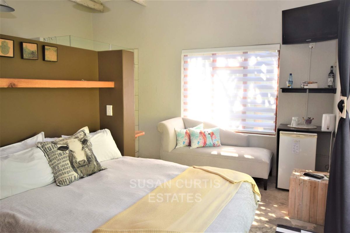 A GUEST HOUSE WITH SO MUCH APPEAL! - Photo 4