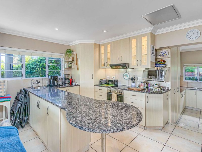 Charming family home with separate flat - Photo 8