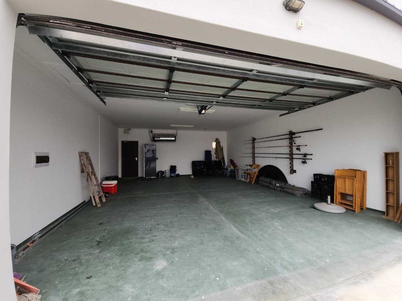 This house in Sunbay is newly repainted. - Photo 4