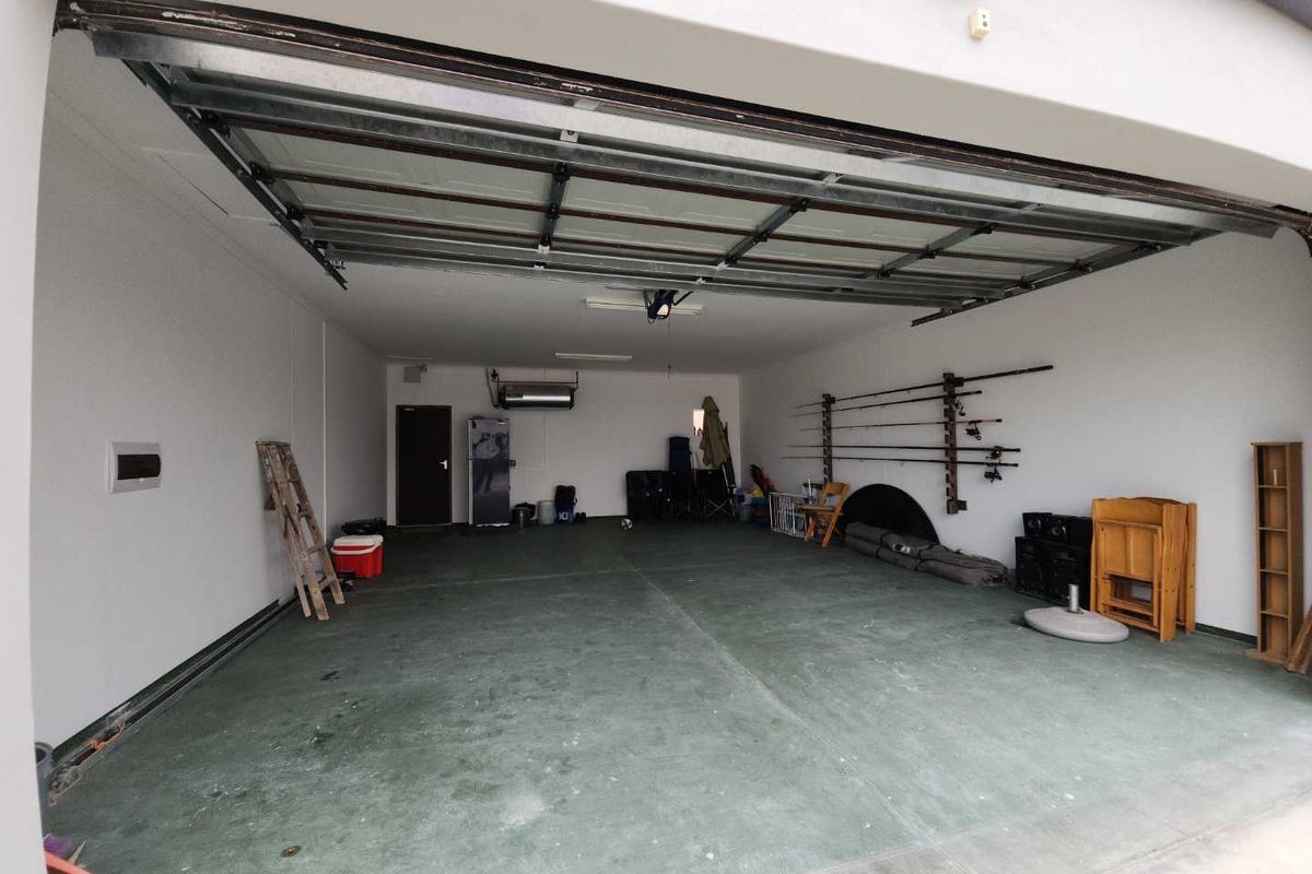 This house in Sunbay is newly repainted. - Photo 4