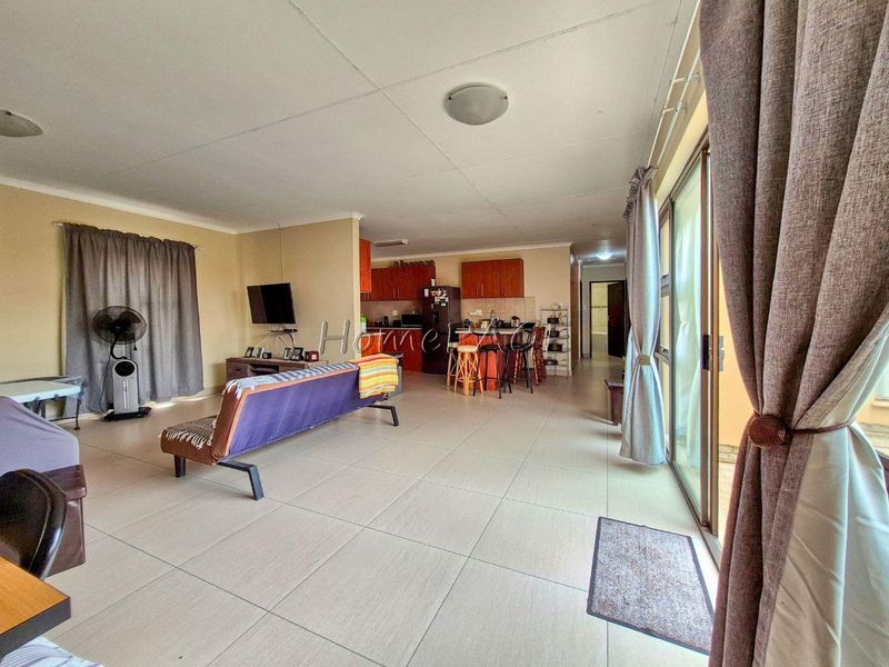 Hermes, Walvis Bay:  Neat 3 Bedr Townhouse is for Sale - Photo 10