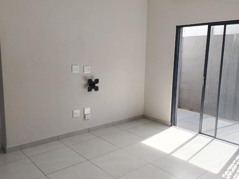 A stylish ,well kept apartment perfect for comfort living or rental income - Photo 7