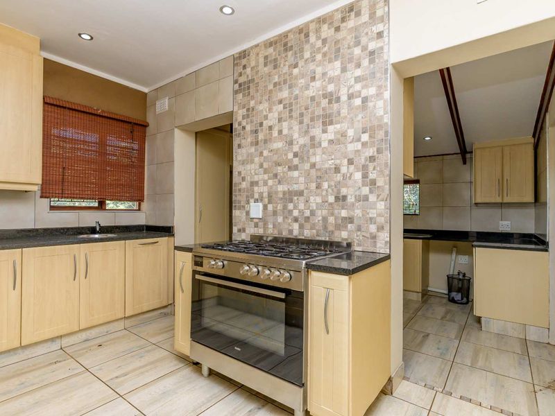 Hendra - Spacious Split-Level Home In Glen Hills - Photo 4