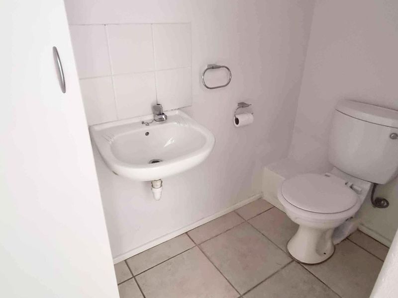 Small Light and Bright Office in Westlake - Photo 6