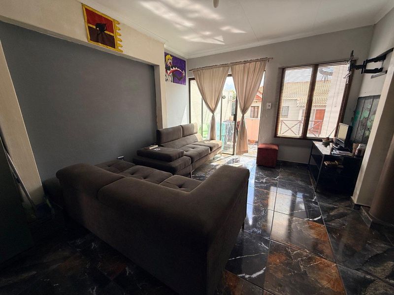 Charming 2-Bedroom Gem: Your Dream Home Awaits! - Photo 5