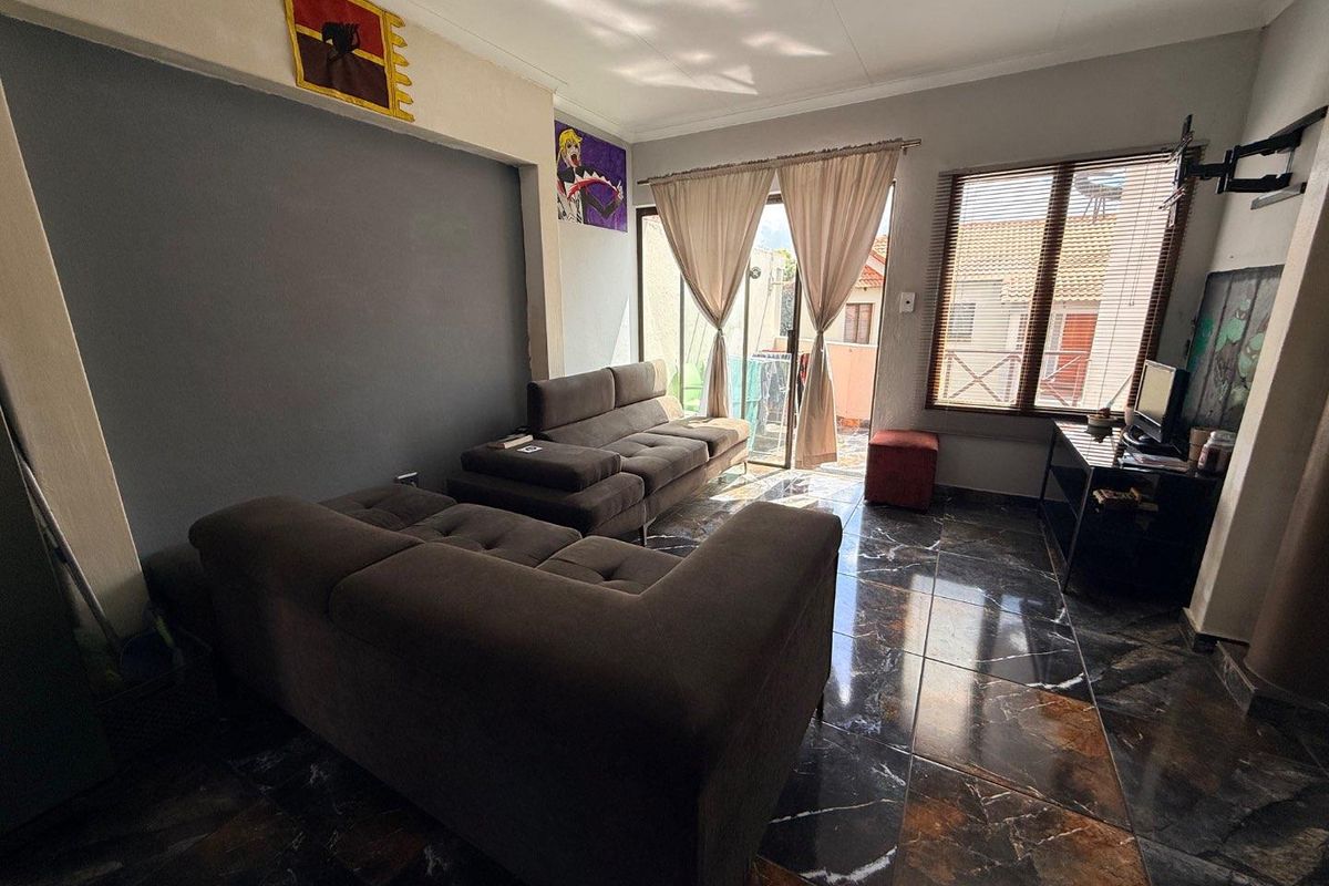 Charming 2-Bedroom Gem: Your Dream Home Awaits! - Photo 5