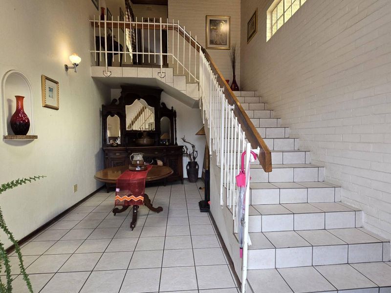 4 Bedroom Townhouse / Penthouse for Sale in Randhart - Photo 2