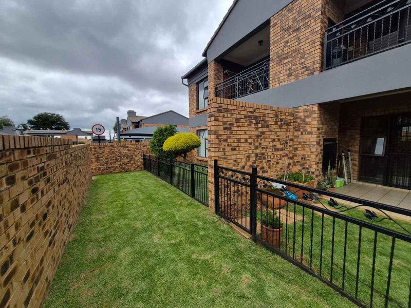 Charming 2-Bedroom  Apartment for Sale in Secure Ravenswood Mews 1, Boksburg - Photo 7