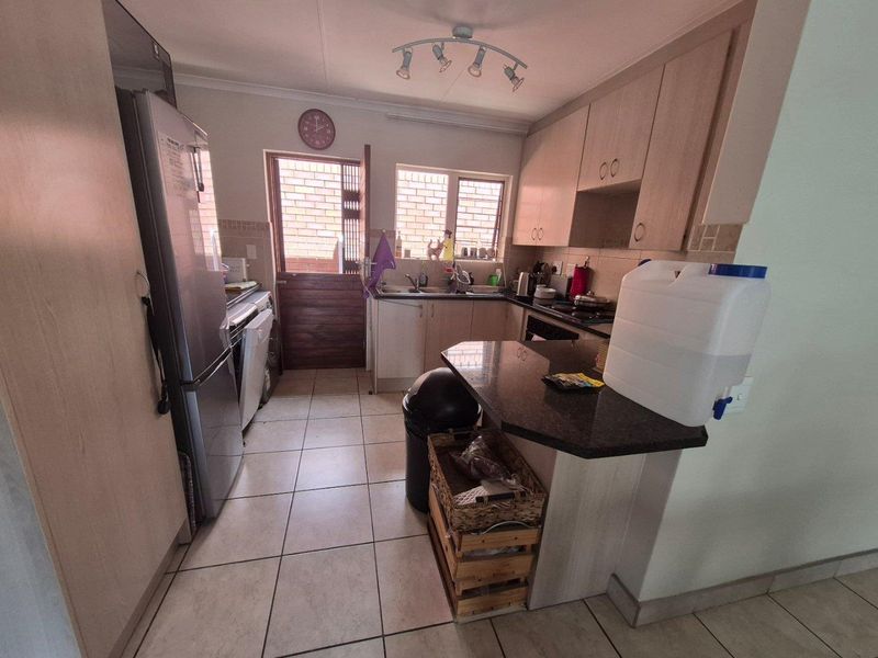 Spacious, secure and designed for exceptional retirement living! - Photo 2