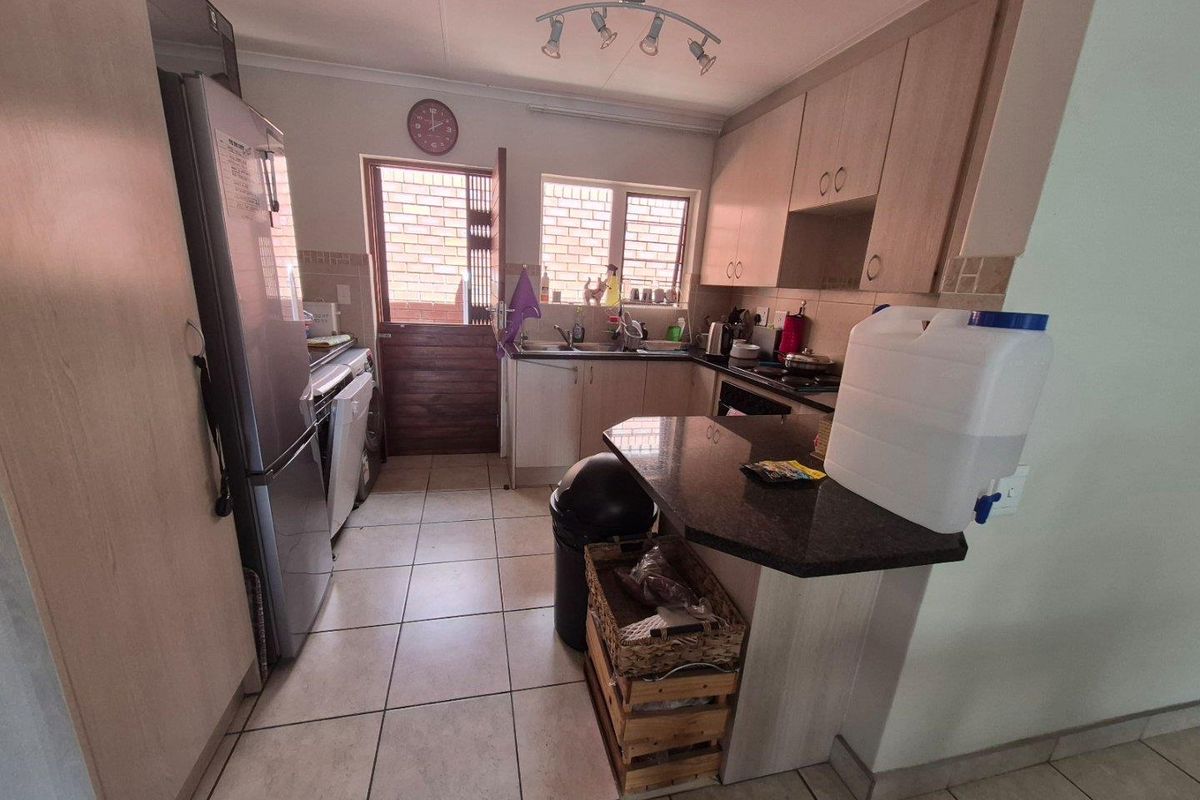 Spacious, secure and designed for exceptional retirement living! - Photo 2