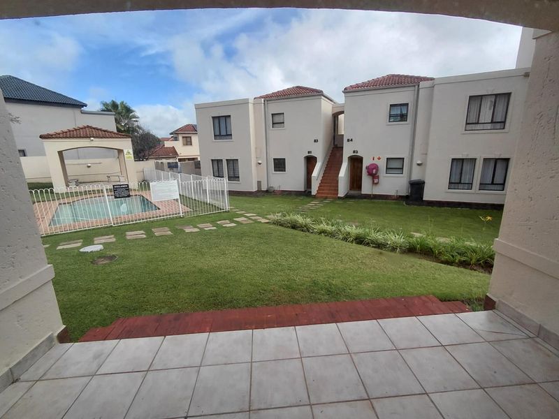 Lovely 2 Bed 1 Bath ground floor unit - Photo 8