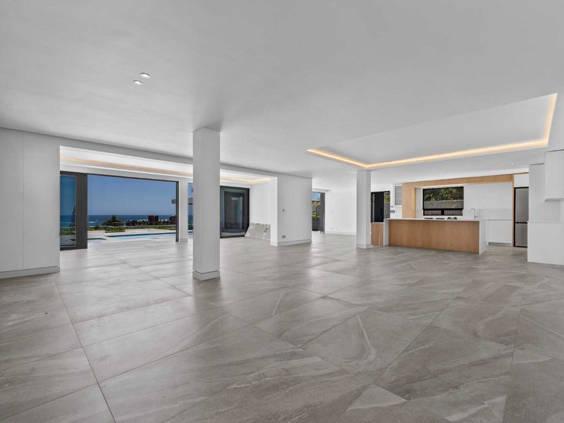 Brand-New 5-Bedroom Luxury Home in Camps Bay - Photo 10