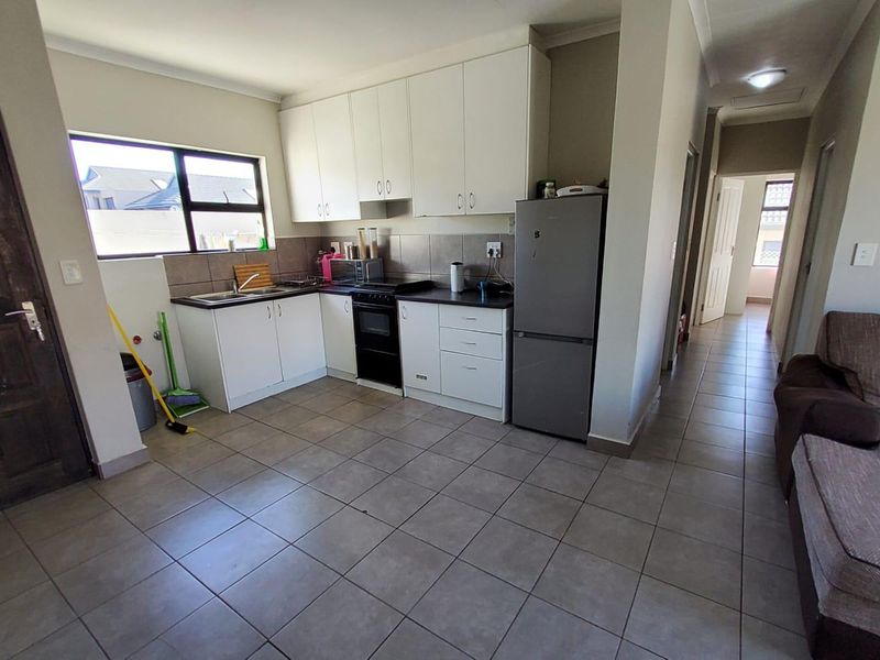 Charming Modern Family Home with Sea Breeze and security - Photo 2