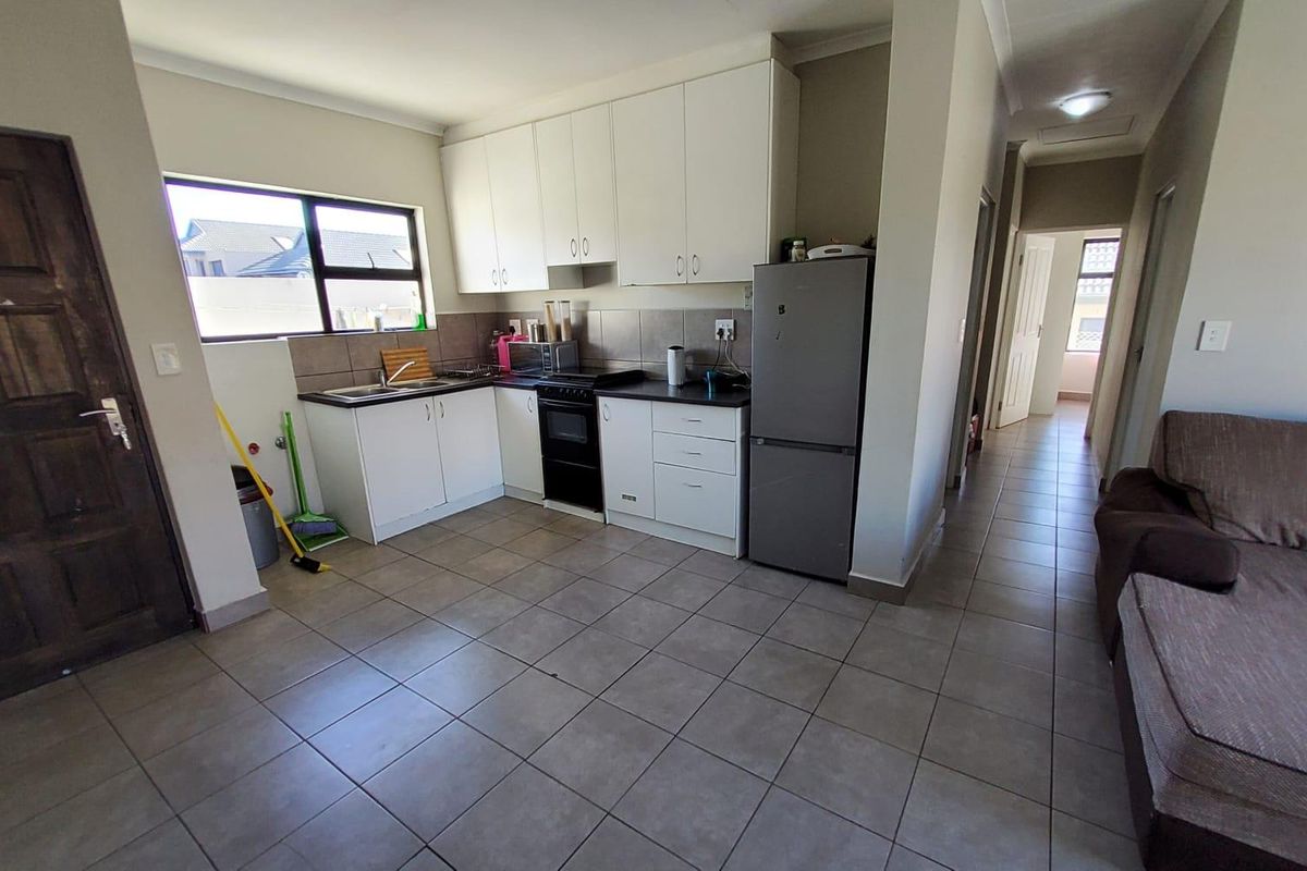 Charming Modern Family Home with Sea Breeze and security - Photo 2