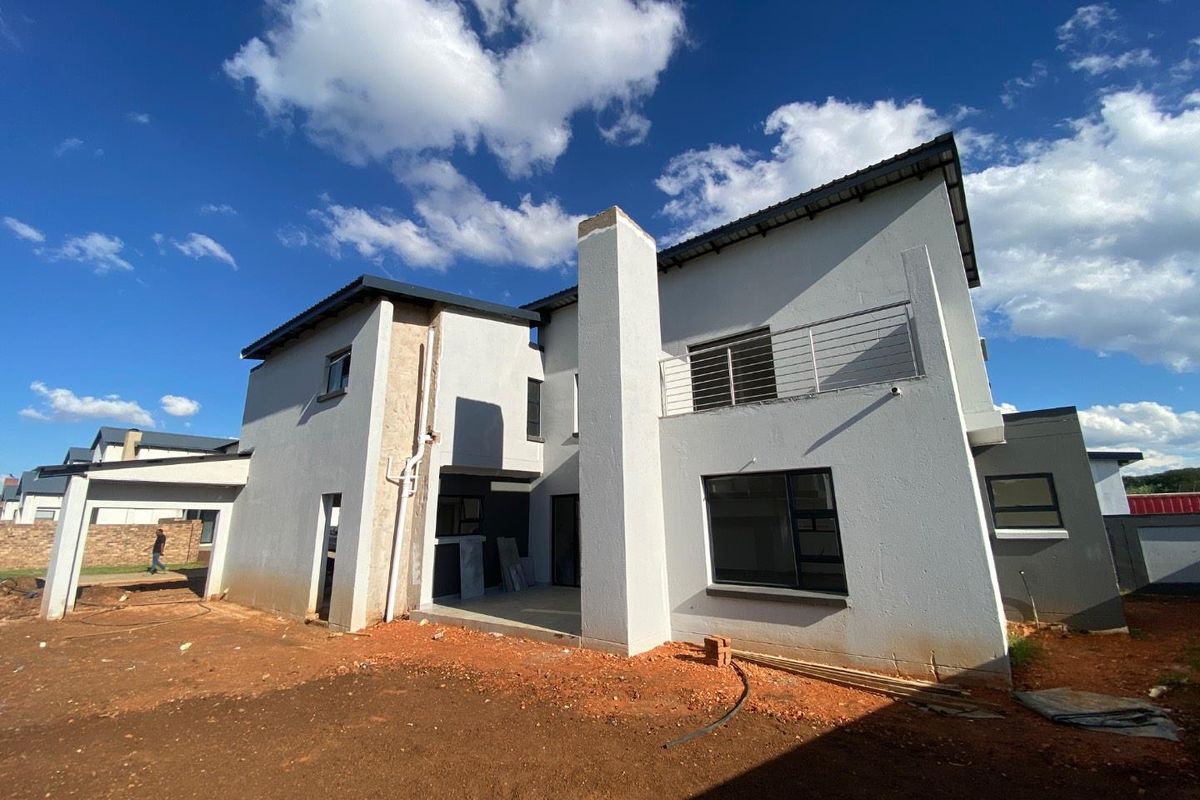 Newly Built Estate Home - Photo 2
