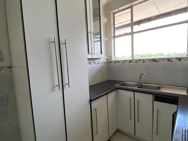 Cozy 2-bedroom spacious apartment for sale in Florida Lake - Photo 4