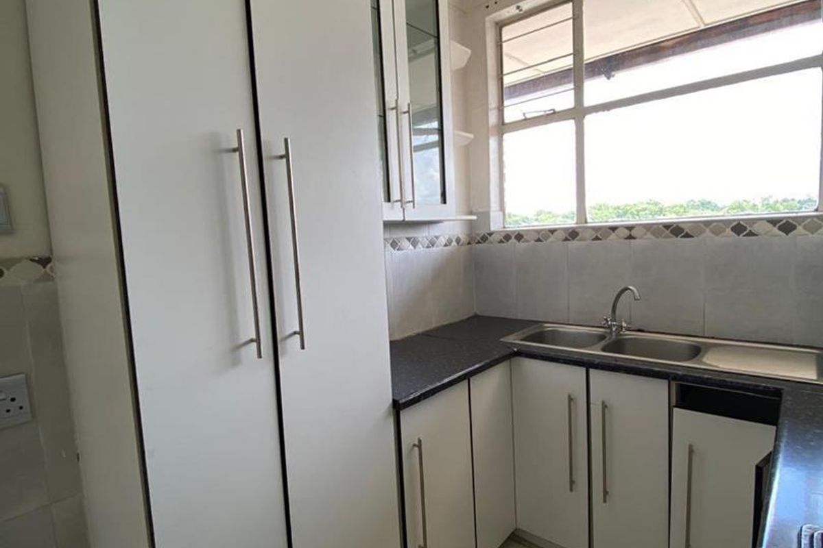 Cozy 2-bedroom spacious apartment for sale in Florida Lake - Photo 5