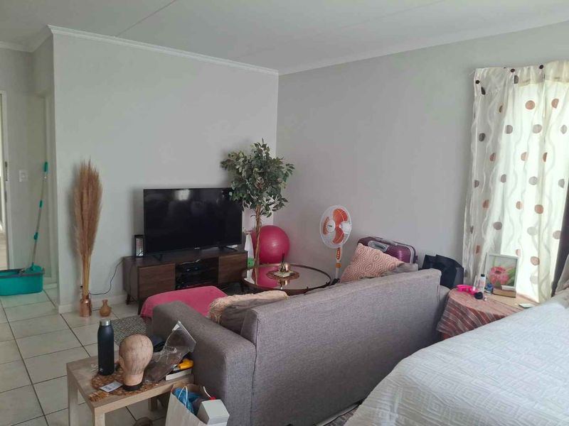 "Charming Studio with Pool & Gym: A Smart Investment!" - Photo 9